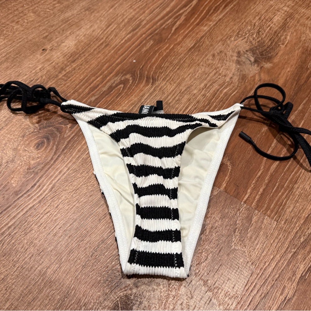 TRIANGL Swimwear Cheeky String Black and White Bikini Bottom - X SMALL